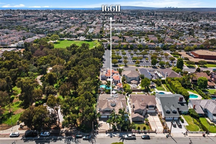 Extraordinary custom estate offering 5,316 sq. ft. of elegant - photo 60