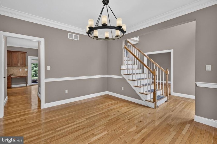 Beautifully maintained 4-Bedroom home on close to a half acre - photo 9