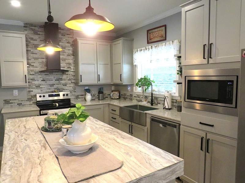 This beautiful 1393 square feet, 2.0 bed 2.0 bath Manufactured - photo 3