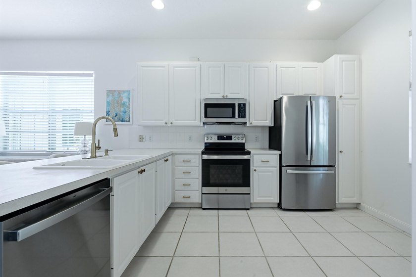 Welcome to New Haven at Abacoa, where timeless charm meets - photo 11