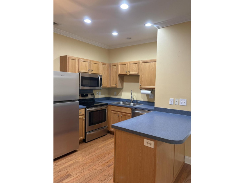 Don't miss this 2-bedroom, 2-bathroom GROUND FLOOR condo in West - photo 9