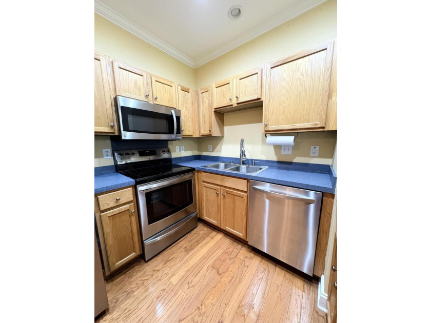 Don't miss this 2-bedroom, 2-bathroom GROUND FLOOR condo in West - photo 10