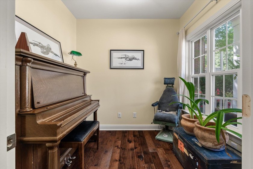 Welcome home to this beautifully maintained 4-bedroom, 2.5-bath - photo 3