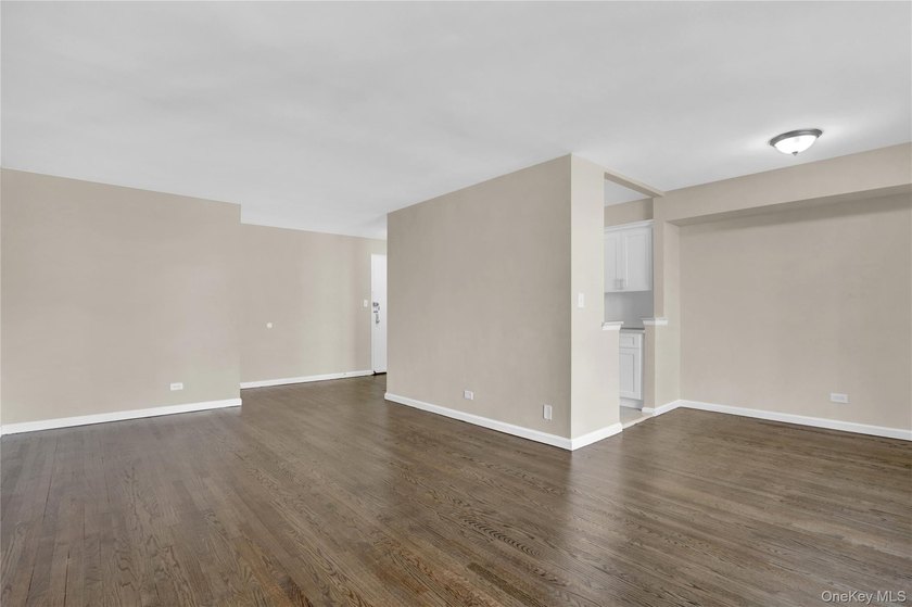 Move right in to this renovated Co-op w/ new kitchen, new - photo 12