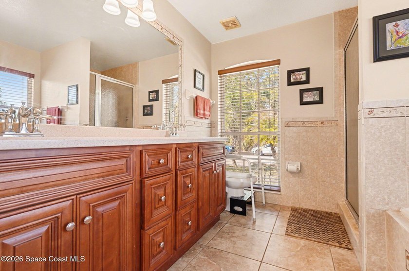 OWNER MOTIVATED! . This inviting property features an open floor - photo 22