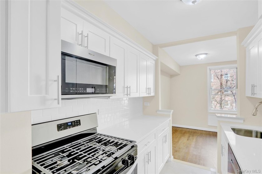 Move right in to this renovated Co-op w/ new kitchen, new - photo 25