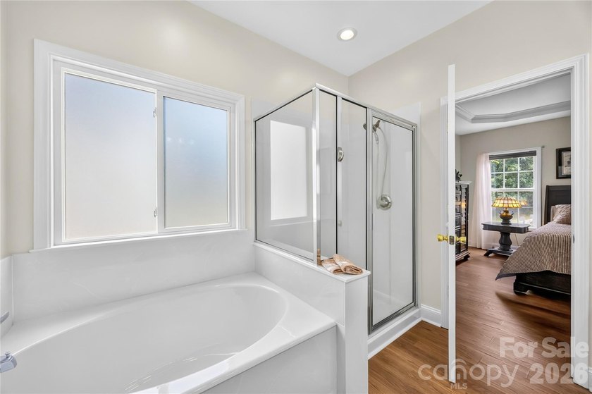 Sought-after, all-brick ranch-style home featuring 4 bedrooms, 3 - photo 26