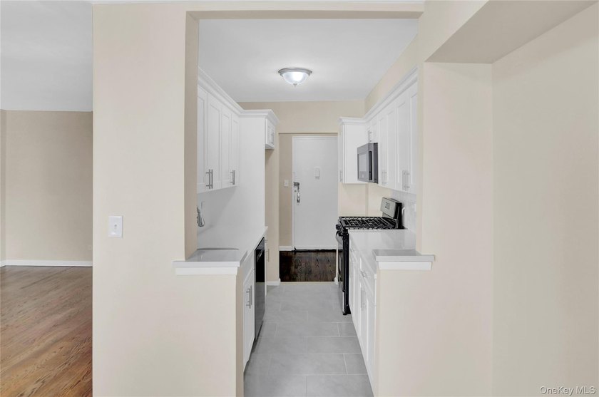 Move right in to this renovated Co-op w/ new kitchen, new - photo 27