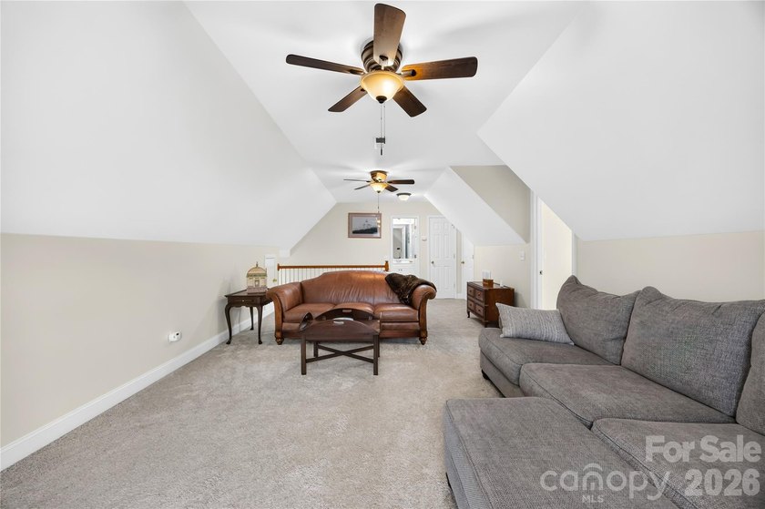 Sought-after, all-brick ranch-style home featuring 4 bedrooms, 3 - photo 29