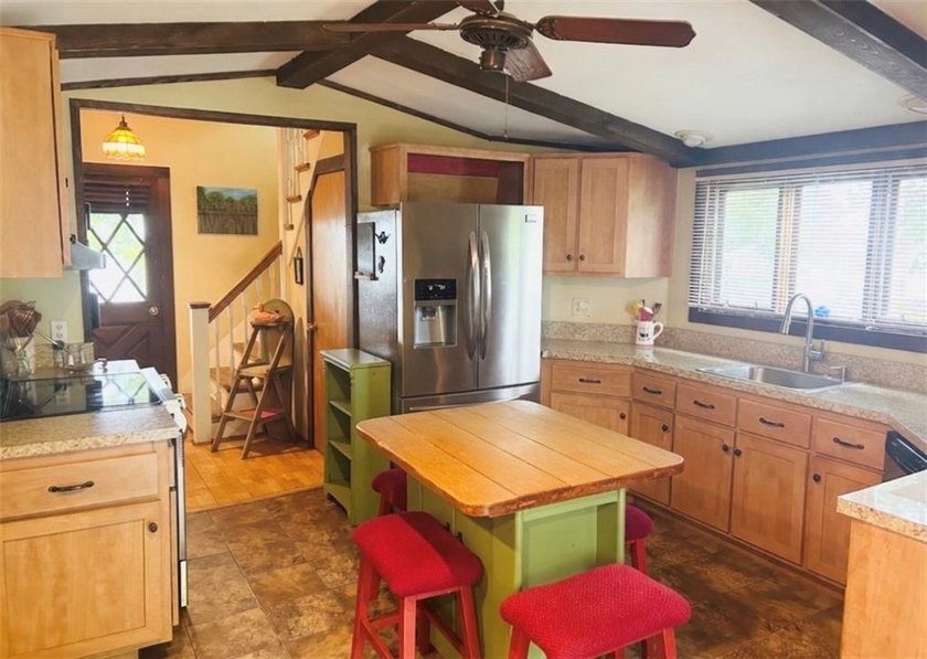 Charming well maintained 3-Bed, 2-Bath Home with Distant Water - photo 9
