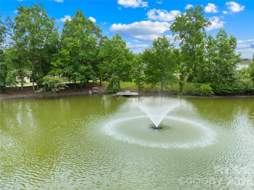 Sought-after, all-brick ranch-style home featuring 4 bedrooms, 3 - photo 42