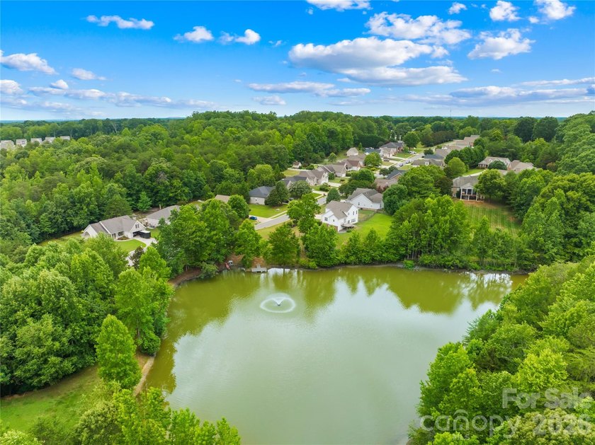Sought-after, all-brick ranch-style home featuring 4 bedrooms, 3 - photo 43
