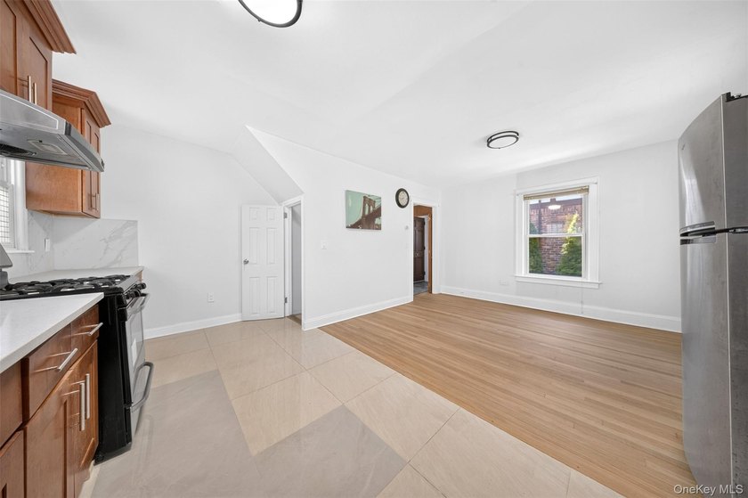 This classic Colonial on a private mid-block lot in Flushing - photo 6