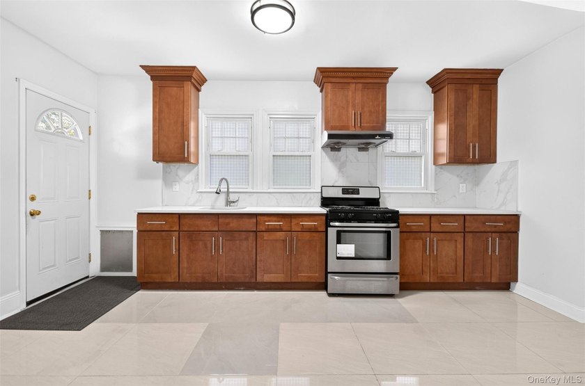 This classic Colonial on a private mid-block lot in Flushing - photo 8