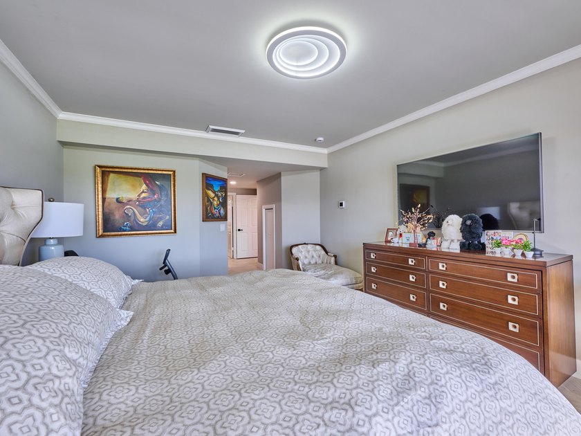 Luxurious Move-in Ready, Fully Updated Waterfront Condo in - photo 13