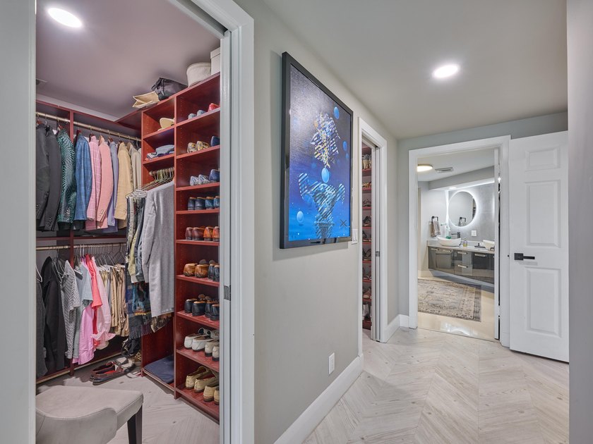 Luxurious Move-in Ready, Fully Updated Waterfront Condo in - photo 14