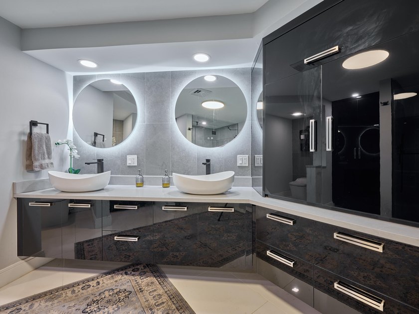 Luxurious Move-in Ready, Fully Updated Waterfront Condo in - photo 15