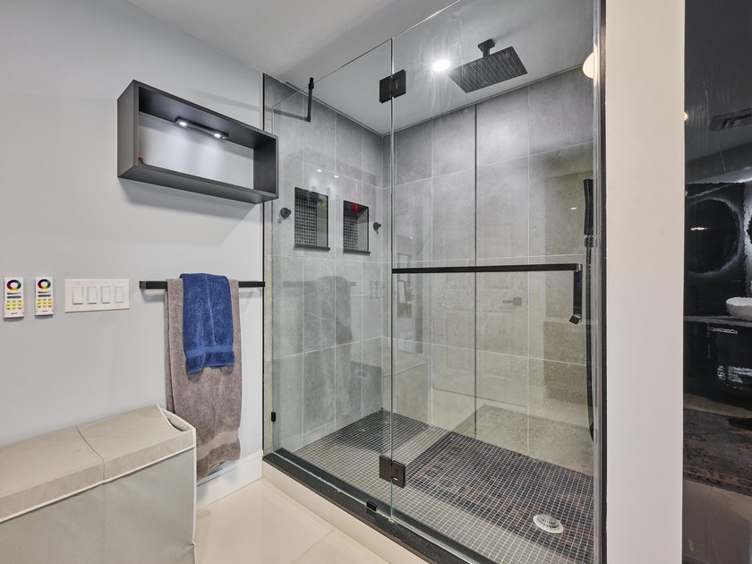 Luxurious Move-in Ready, Fully Updated Waterfront Condo in - photo 17