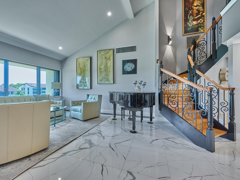 Luxurious Move-in Ready, Fully Updated Waterfront Condo in - photo 20