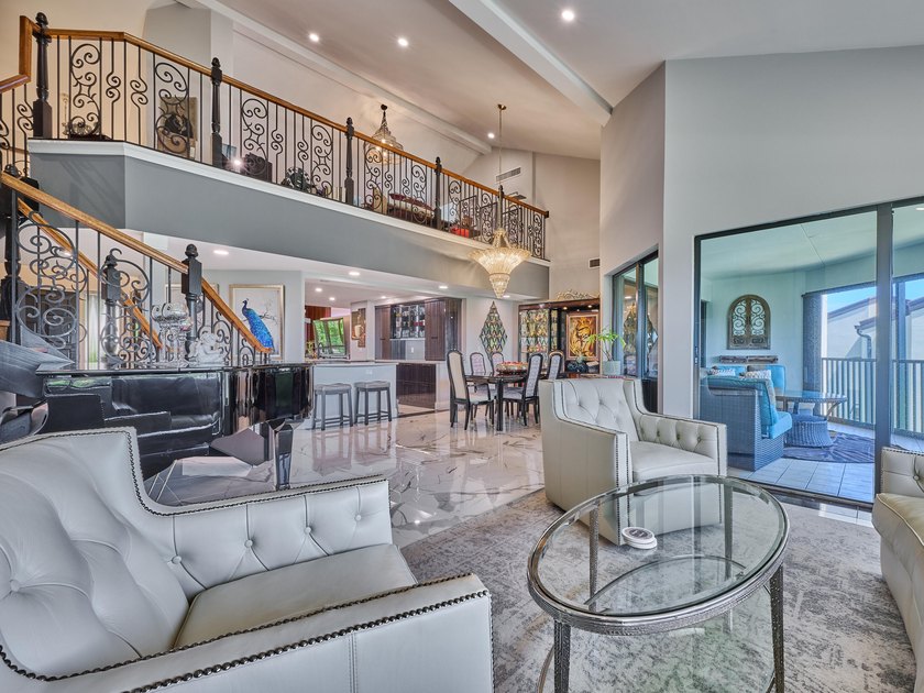 Luxurious Move-in Ready, Fully Updated Waterfront Condo in - photo 22