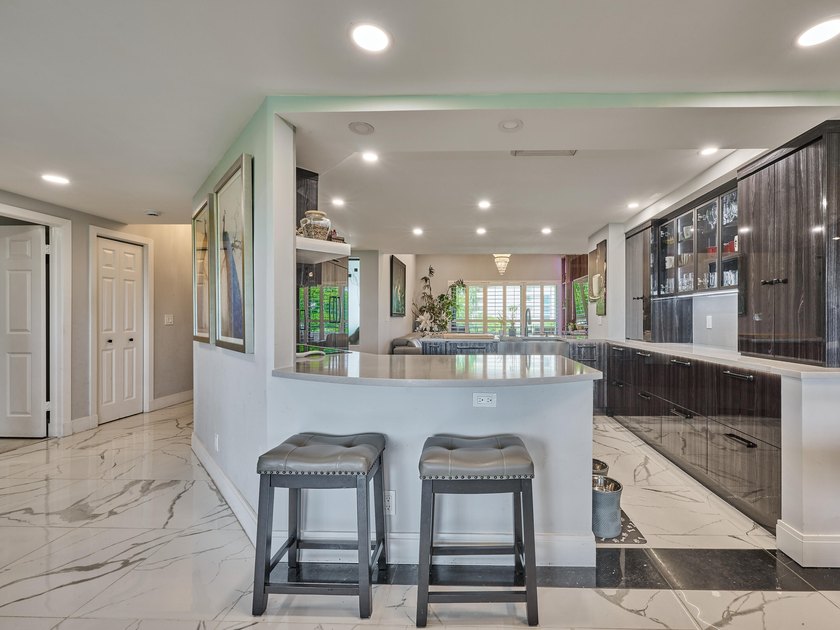 Luxurious Move-in Ready, Fully Updated Waterfront Condo in - photo 29