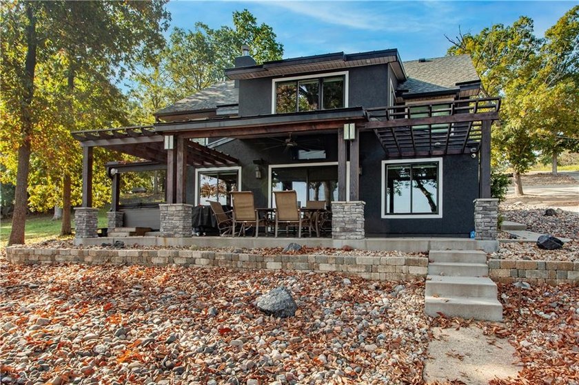 NEW PRICE!! Sunshine and Water....Lakefront living at its - photo 31