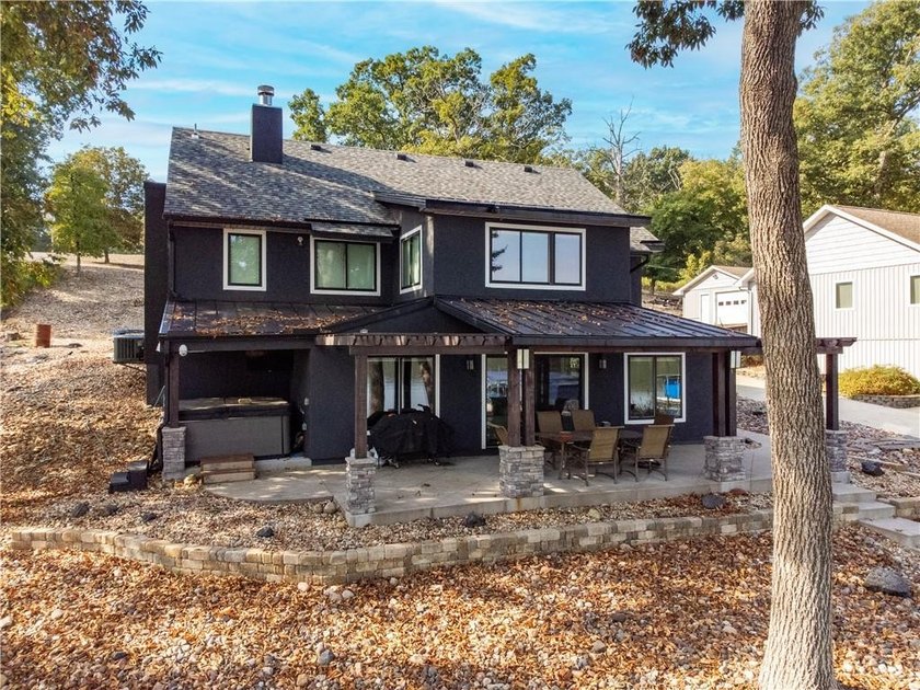 NEW PRICE!! Sunshine and Water....Lakefront living at its - photo 32