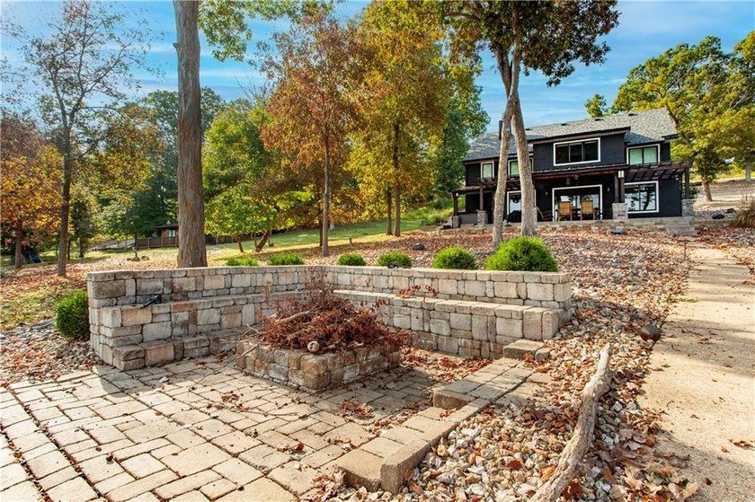 NEW PRICE!! Sunshine and Water....Lakefront living at its - photo 36