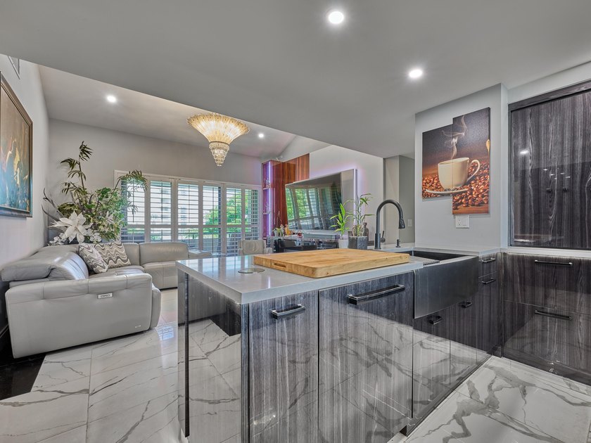 Luxurious Move-in Ready, Fully Updated Waterfront Condo in - photo 36