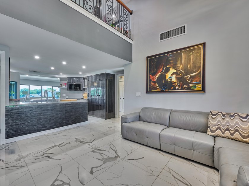 Luxurious Move-in Ready, Fully Updated Waterfront Condo in - photo 38