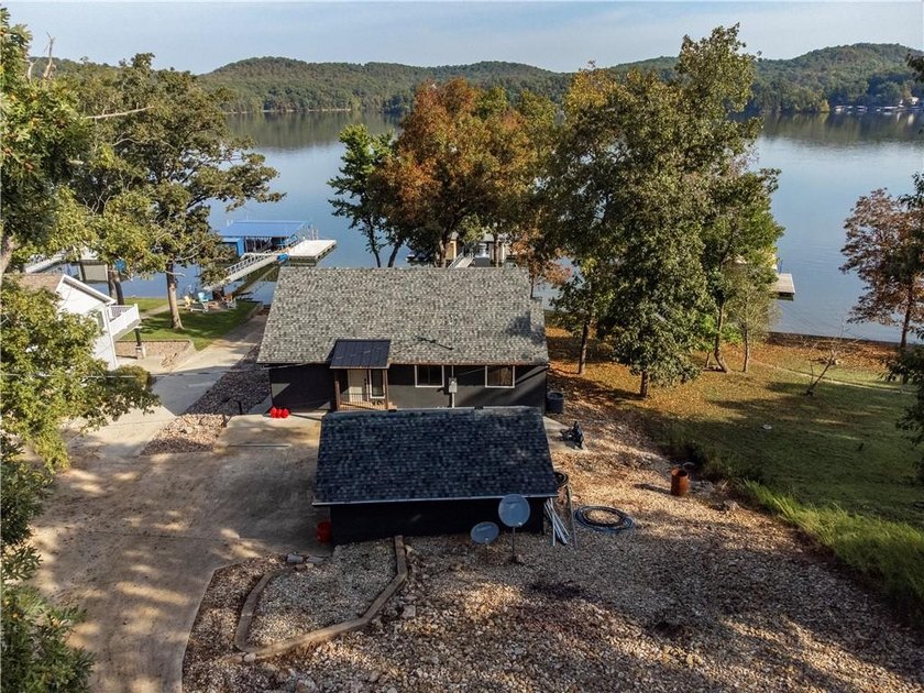 NEW PRICE!! Sunshine and Water....Lakefront living at its - photo 41