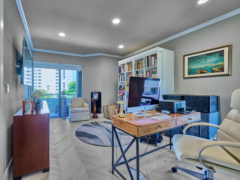 Luxurious Move-in Ready, Fully Updated Waterfront Condo in - photo 43