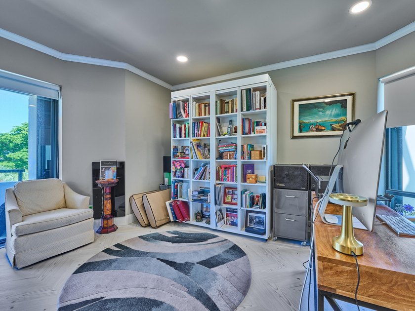 Luxurious Move-in Ready, Fully Updated Waterfront Condo in - photo 44