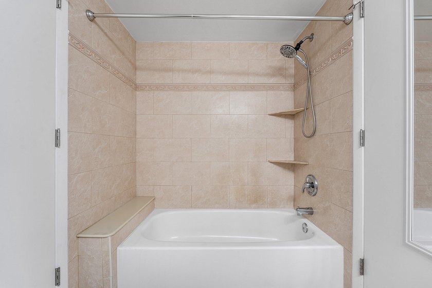 Impeccably maintained residence in the gated community of Palm - photo 16