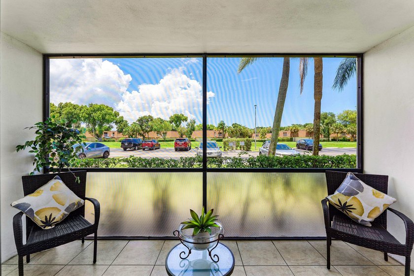Impeccably maintained residence in the gated community of Palm - photo 18