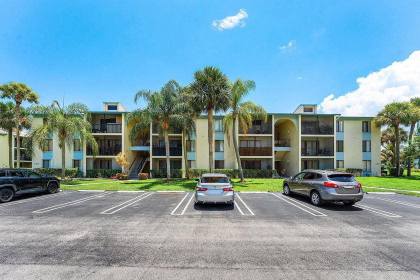 Impeccably maintained residence in the gated community of Palm - photo 21