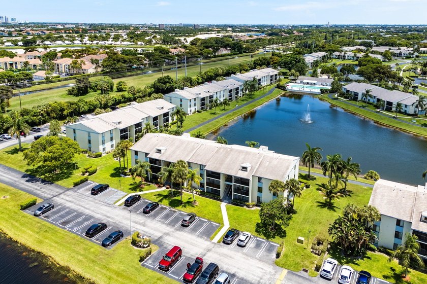 Impeccably maintained residence in the gated community of Palm - photo 28