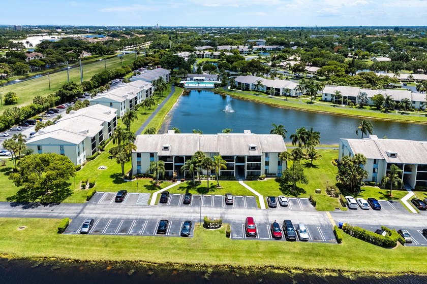 Impeccably maintained residence in the gated community of Palm - photo 29