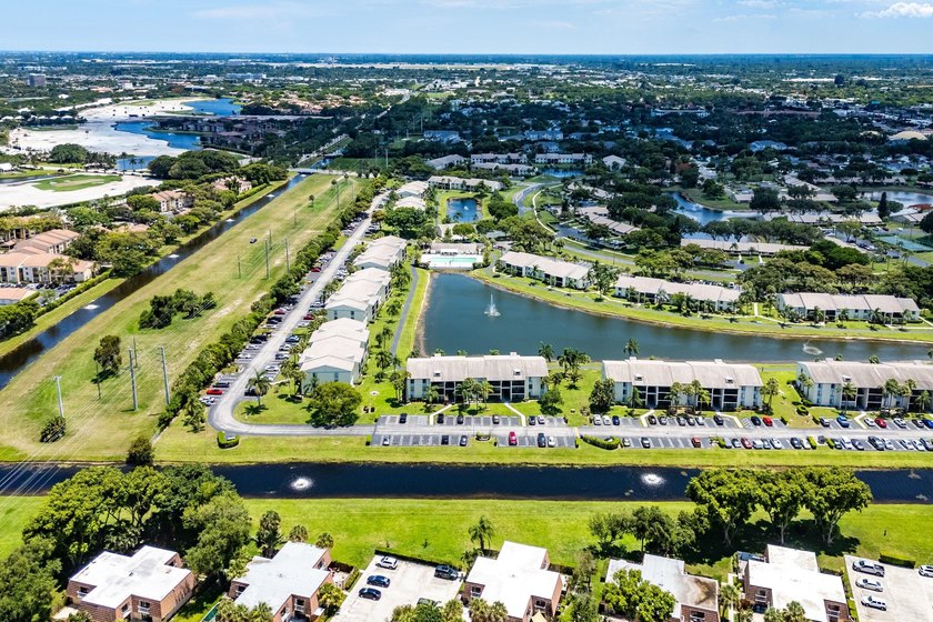 Impeccably maintained residence in the gated community of Palm - photo 32