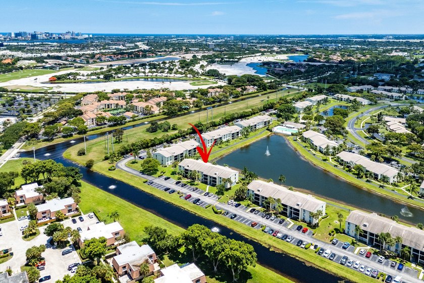 Impeccably maintained residence in the gated community of Palm - photo 34