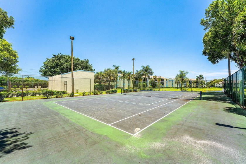 Impeccably maintained residence in the gated community of Palm - photo 38