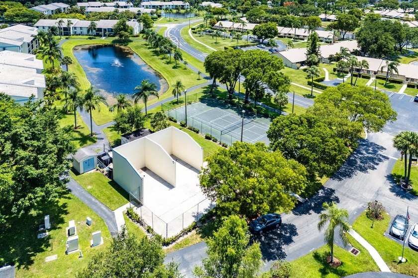 Impeccably maintained residence in the gated community of Palm - photo 43