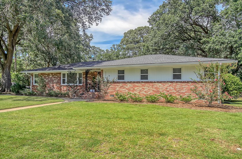 Enjoy a Wonderful Northbridge Terrace location with lots of - photo 4