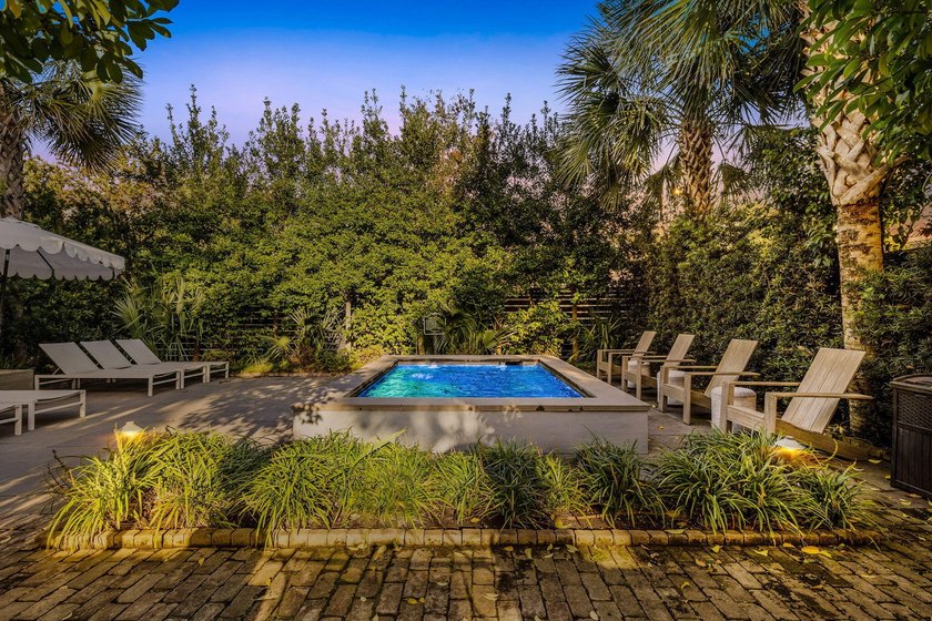 Stunning, turnkey short-term rental opportunity in the heart of - photo 3