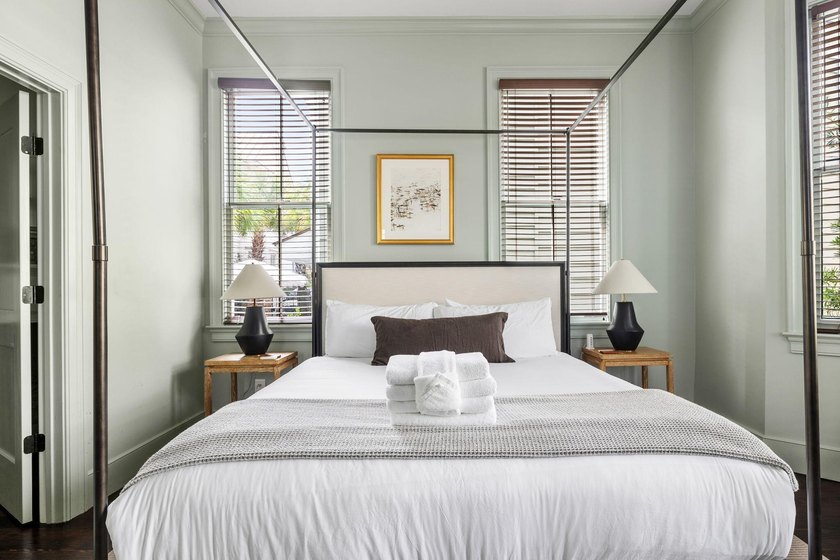 Stunning, turnkey short-term rental opportunity in the heart of - photo 9