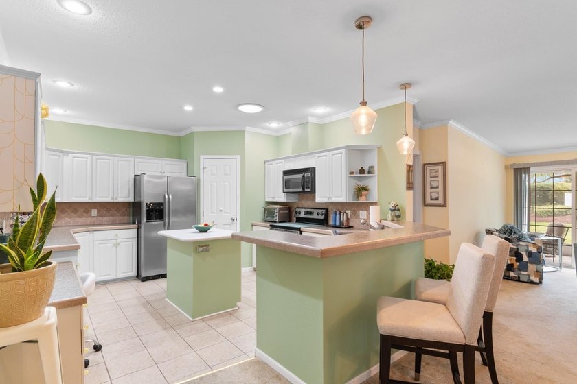 Welcome to 158 Lakeside Crossing, where peaceful lake views - photo 3