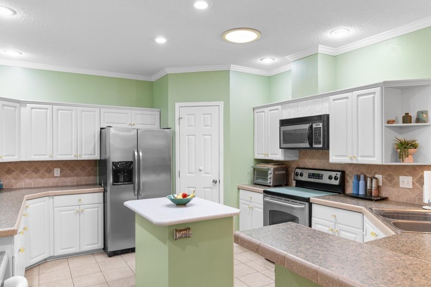 Welcome to 158 Lakeside Crossing, where peaceful lake views - photo 4