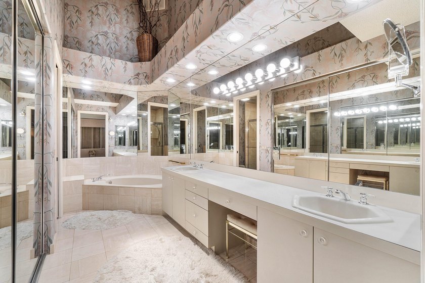 Enjoy the Polo Club lifestyle in this spacious second floor - photo 15