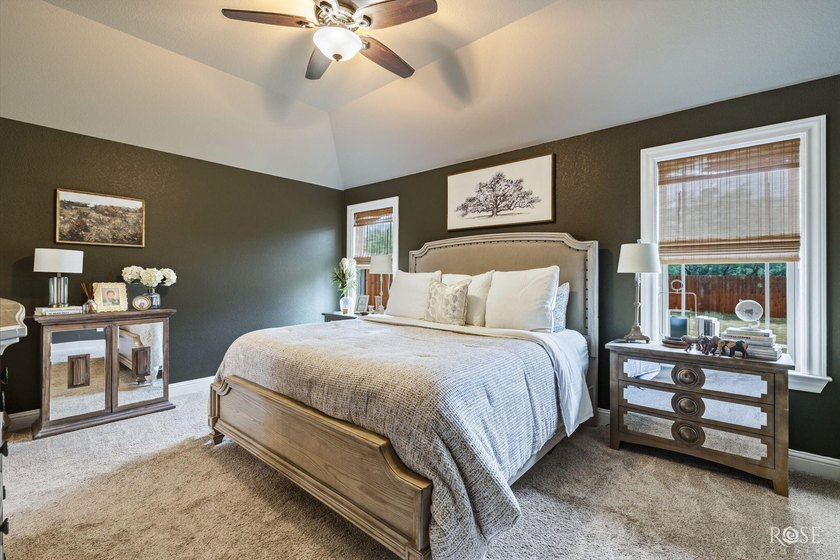 Immaculate and move-in ready, this beautifully maintained - photo 15