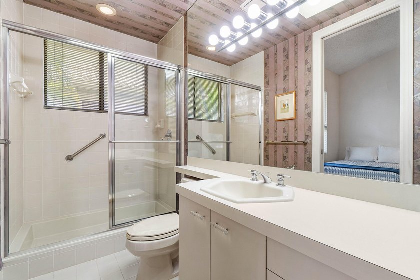 Enjoy the Polo Club lifestyle in this spacious second floor - photo 19